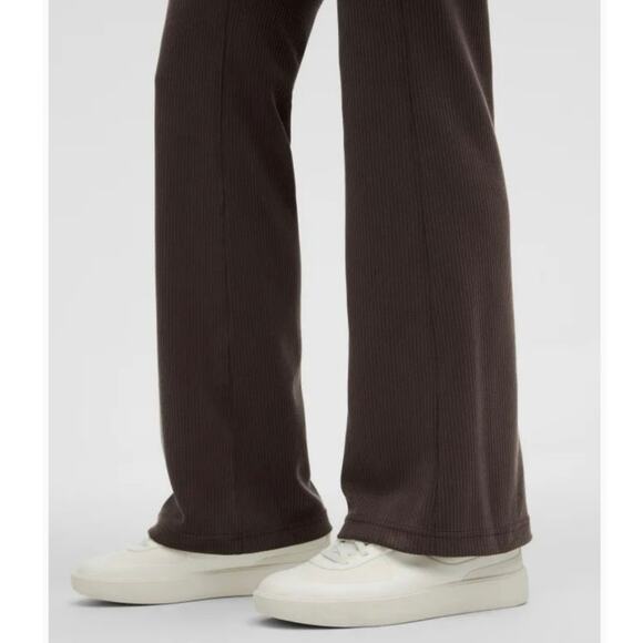 NWT Lululemon Ribbed Softstreme Flared Pant Leggings Espresso Brown Size 2 - Picture 7 of 9